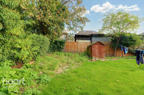 Aldborough Road South, Ilford 2 bed flat for sale