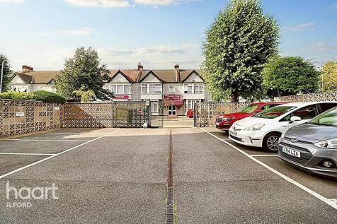 Park Avenue, Ilford 2 bed flat for sale