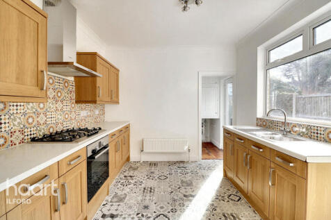 Cambridge Road, Ilford 4 bed terraced house for sale
