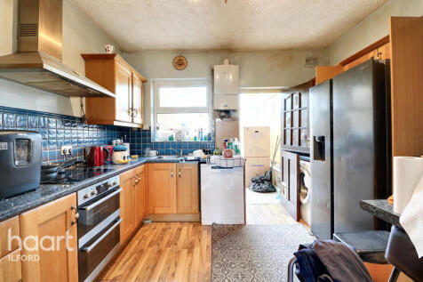 Albert Road, Ilford 2 bed terraced house for sale