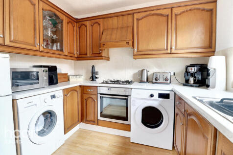 Cameron Road, Ilford 2 bed terraced house for sale