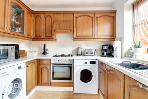 Cameron Road, Ilford 2 bed terraced house for sale