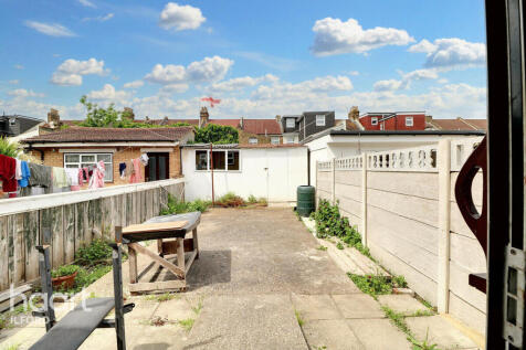Kingston Road, Ilford 3 bed terraced house for sale