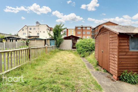 Lyndhurst Gardens, Ilford 3 bed terraced house for sale
