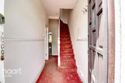 Oaklands Park Avenue, Ilford 3 bed terraced house for sale