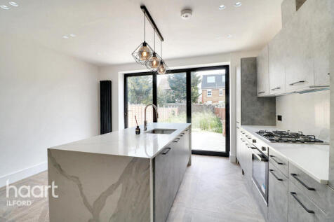 5 bedroom semi-detached house for sale