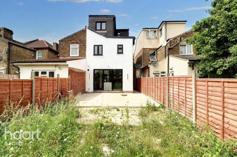 5 bedroom semi-detached house for sale