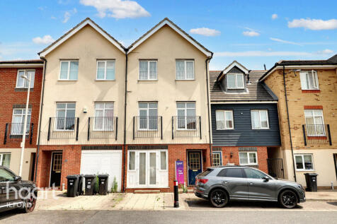 Blackthorn Road, Ilford 5 bed terraced house for sale