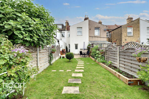 Hampton Road, Ilford 3 bed terraced house for sale