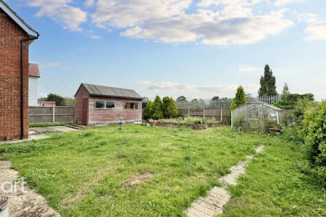 6 bedroom detached house for sale