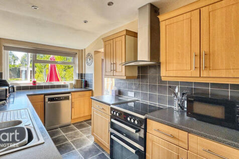 Milton Road, Lawford, Manningtree, Essex 3 bed semi