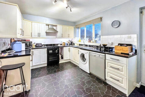 Annabelle Avenue, Manea 3 bed terraced house for sale