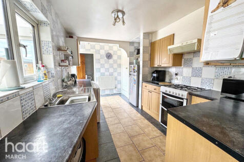 2 bedroom semi-detached bungalow for sale
