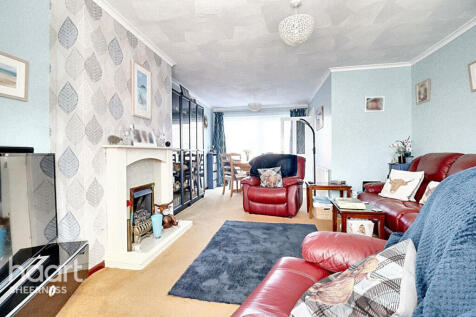 4 bedroom semi-detached house for sale