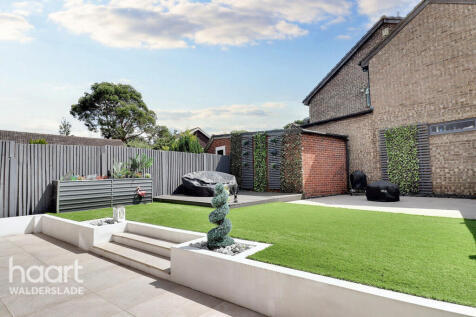2 bedroom semi-detached house for sale