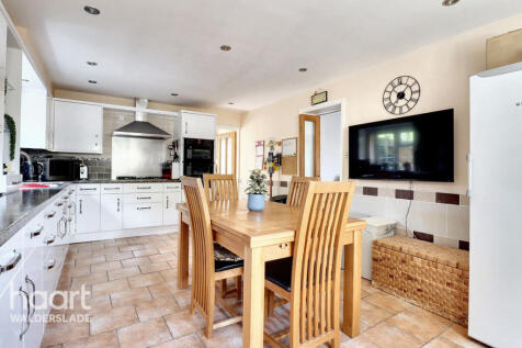 Charlotte Close, Chatham 5 bed end of terrace house for sale
