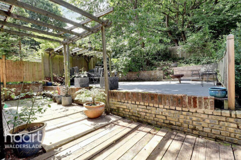 Papion Grove, Chatham 4 bed link detached house for sale