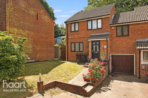 Papion Grove, Chatham 4 bed link detached house for sale