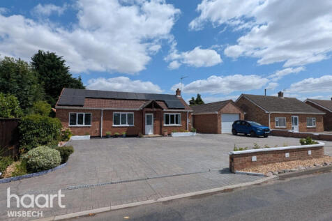 3 bedroom detached bungalow for sale