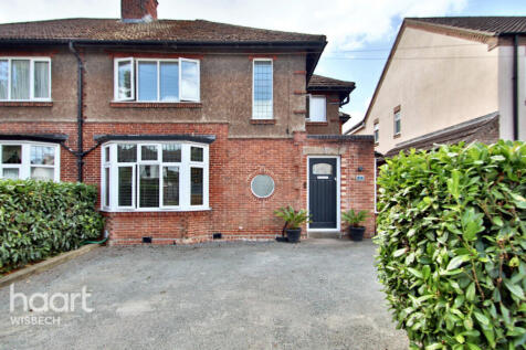 4 bedroom semi-detached house for sale