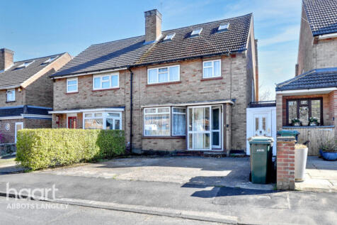 Gable Close, Abbots Langley 3 bed semi