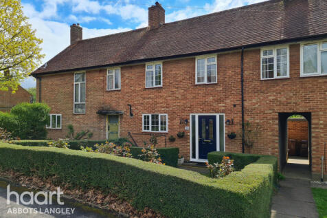 Rosehill Gardens, Abbots Langley 3 bed terraced house for sale