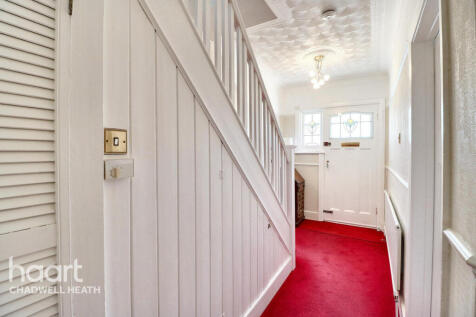 Woodlands Avenue, Romford 3 bed end of terrace house for sale