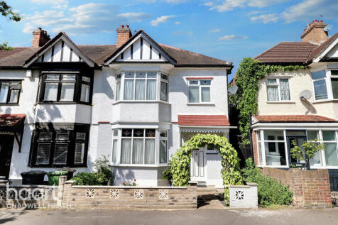 Woodlands Avenue, Romford 3 bed end of terrace house for sale