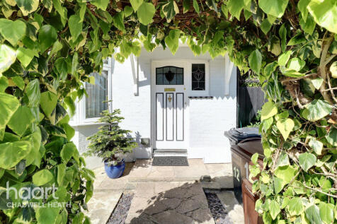Woodlands Avenue, Romford 3 bed end of terrace house for sale