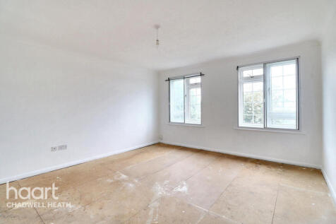 Lansbury Avenue, Romford 4 bed townhouse for sale