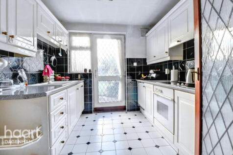 Sterry Road, Dagenham 2 bed terraced house for sale