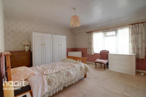 Holgate Road, Dagenham 2 bed end of terrace house for sale