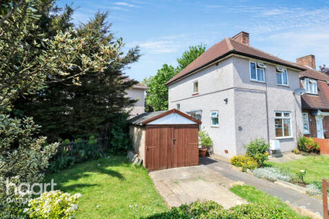 Armstead Walk, Dagenham 3 bed end of terrace house for sale