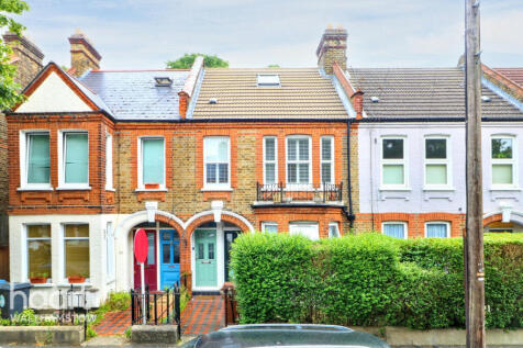 Carr Road, London 2 bed maisonette for sale