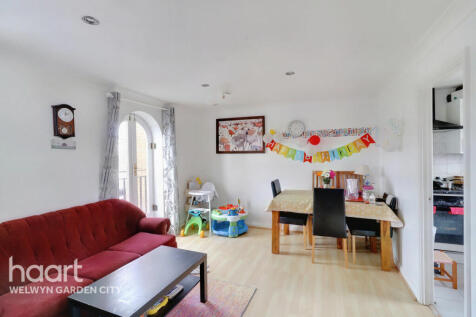 Walsingham Close, Hatfield 2 bed apartment for sale