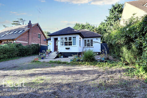 3 bedroom detached bungalow for sale