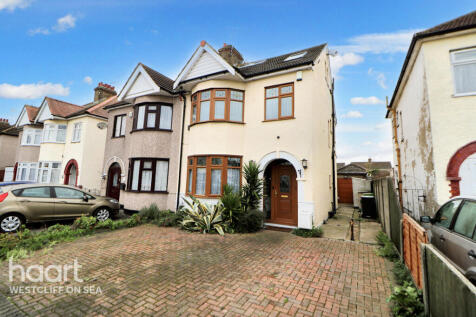 5 bedroom semi-detached house for sale