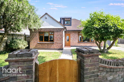 3 bedroom chalet for sale