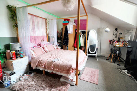 3 bedroom maisonette for sale