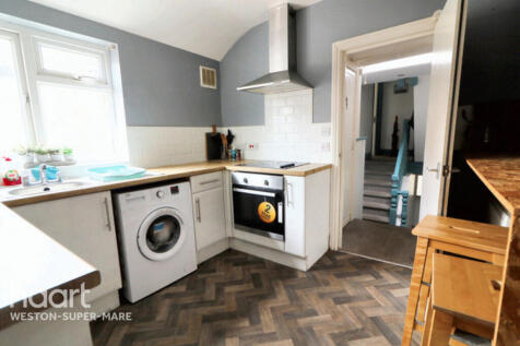 3 bedroom maisonette for sale