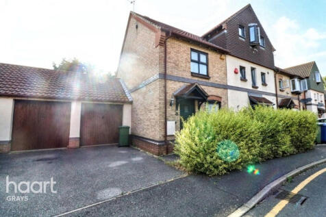 Bruces Wharf Road, Grays 2 bed end of terrace house for sale