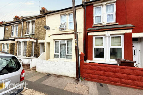 Priestfield Road, Gillingham 3 bed terraced house for sale