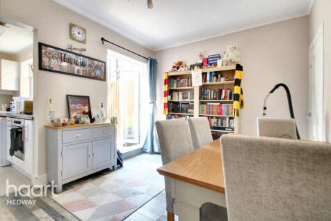 Victoria Road, Chatham 3 bed terraced house for sale