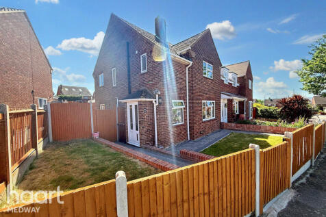 3 bedroom semi-detached house for sale