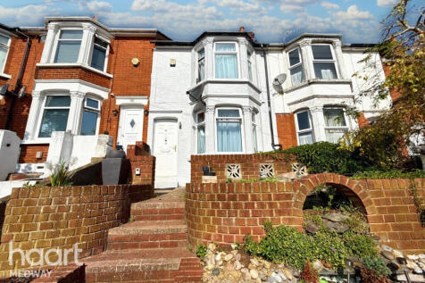 Mount Road, Chatham 3 bed terraced house for sale