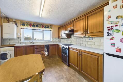 3 bedroom flat for sale