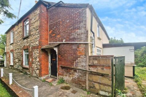 School Green Road, Freshwater, Isle... 3 bed semi