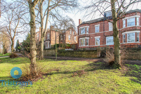 8 bedroom semi-detached house for sale