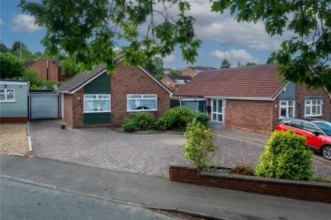 21 Lyndhurst Drive, Kidderminster... 4 bed bungalow for sale