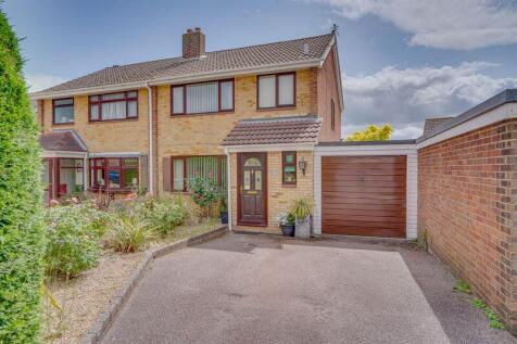 3 bedroom semi-detached house for sale